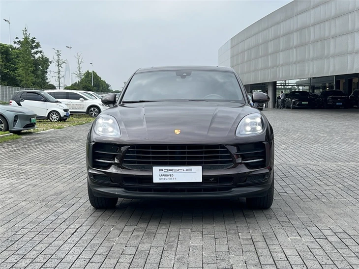 2021 Porsche Macan 2